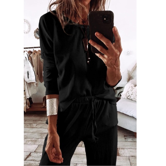 𝖡𝗅𝖺𝖼𝗄 𝖳𝖾𝗑𝗍𝗎𝗋𝖾𝖽 𝖫𝗈𝗇𝗀 𝖲𝗅𝖾𝖾𝗏𝖾 𝖫𝗈𝗎𝗇𝗀𝖾 𝖲𝖾𝗍 - Picture 2 of 5